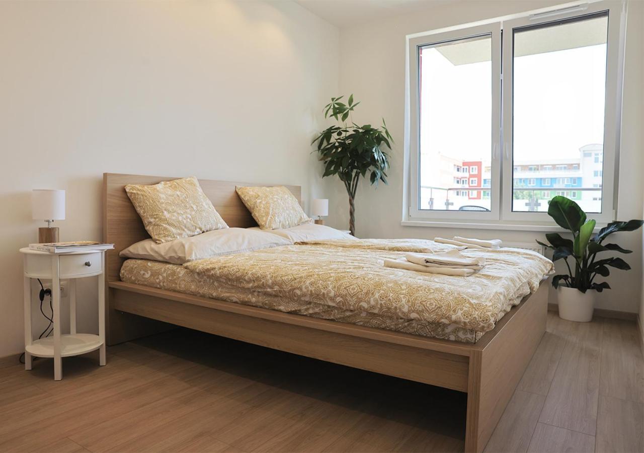 New Cozy 2 Room Pink Apartment Bratislava 059 Exterior foto